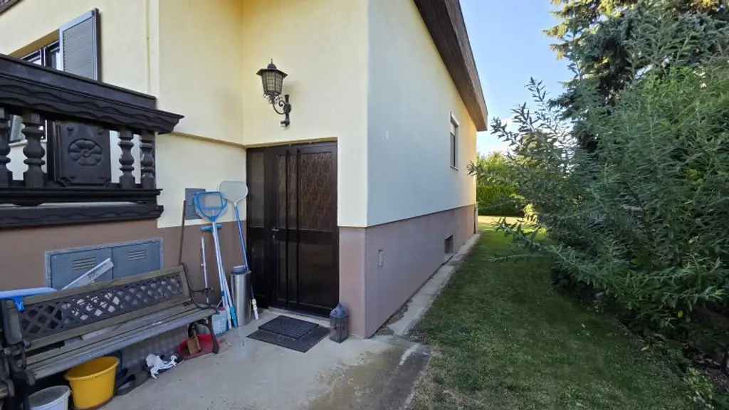 Geräumiges Einfamilienhaus in Silberwald mit Pool, Photovoltaikanlage und KFZ Garage – Ihr neues Zuhause wartet!