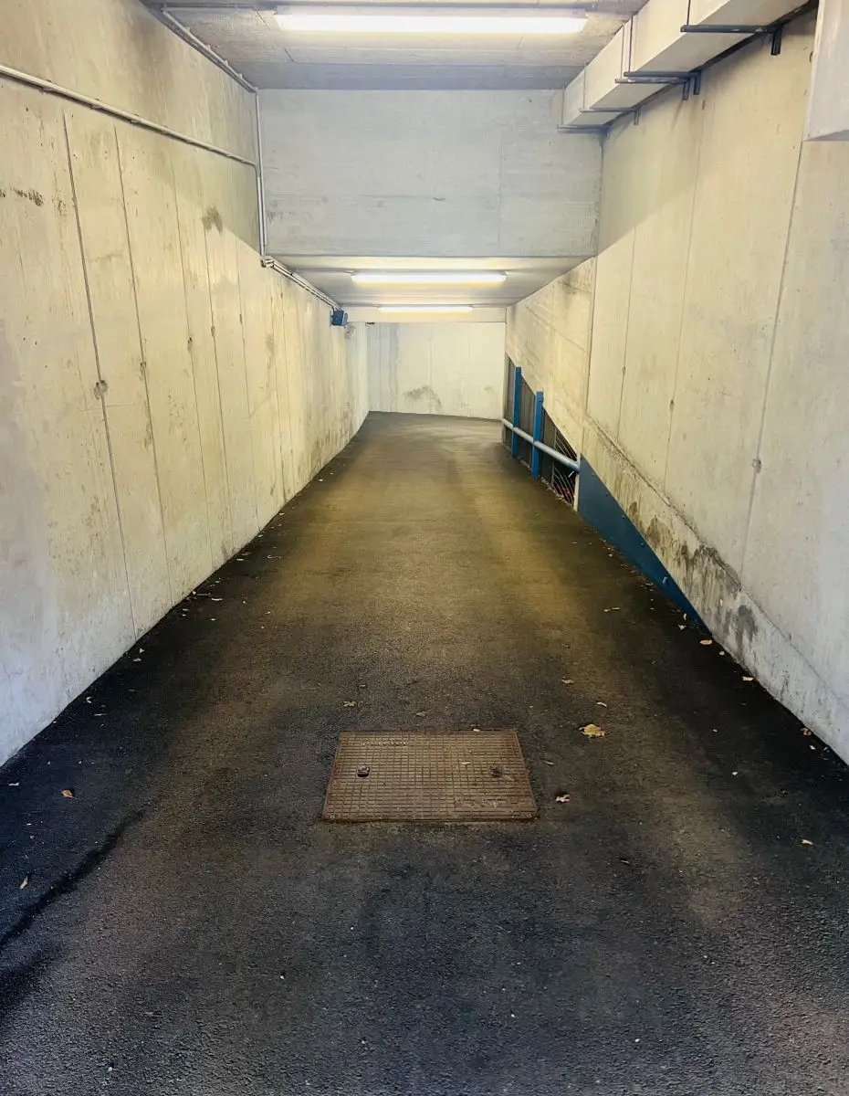 E | ++ PKW GARAGENPLATZ ++ gleich bei der MESSE WIEN | Prima Service Immobilien