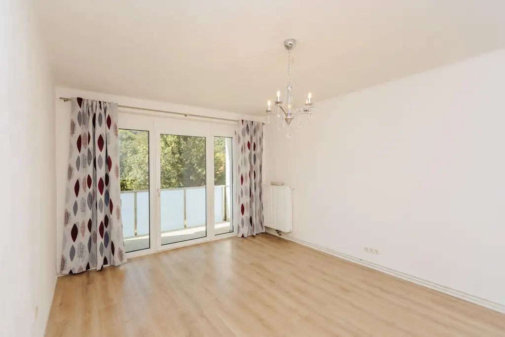 8020 Eggenberg - Eine gepflegte, renovierte , 2 Zimmer-Wohnung mit sonniger Loggia!