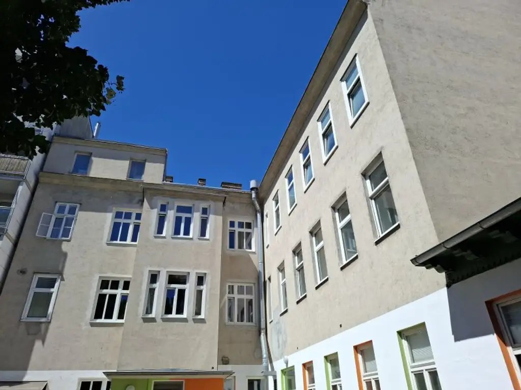 Zum Entwickeln: Zinshaus mit Parkblick Nähe Schloss Schönbrunn