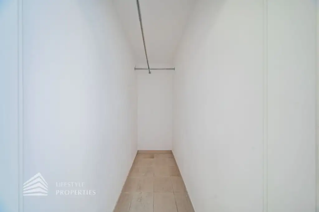 Wunderschöne 4 - Zimmer Wohnung mit Terrasse und 2 Balkonen