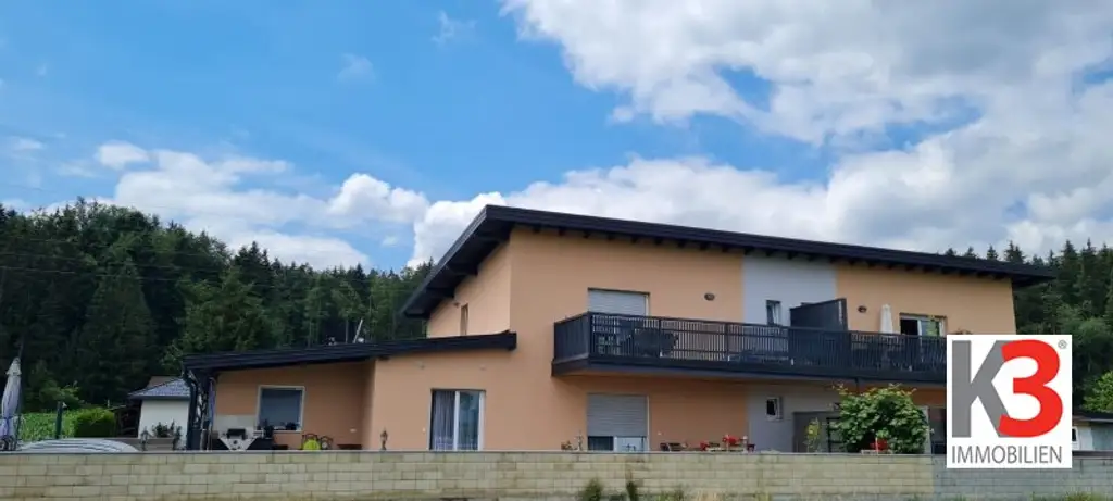 K3 präsentiert Wohnung mit Pool, Teich, Einliegerwohnung und Doppelcarport in absoluter Ruhelage