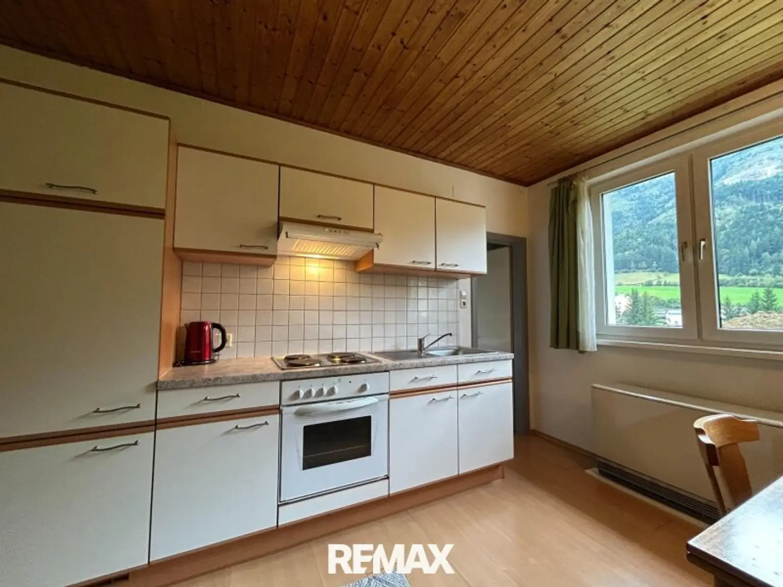 Küche mit Wohn-Essbereich