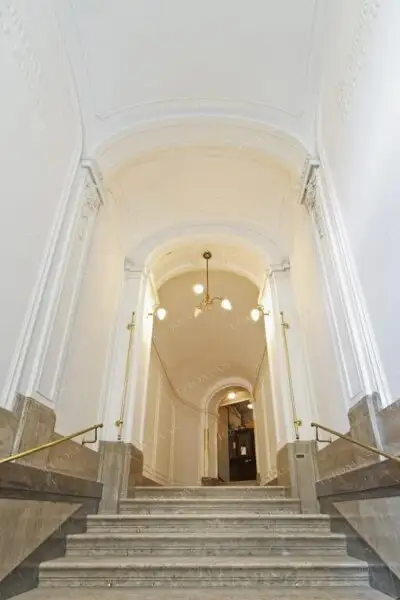 Exklusiv möbliertes DG Apartment mit Terrasse