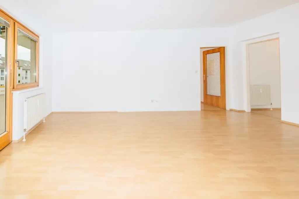 HELLE WOHNUNG MIT TG I BALKON I FAMILIENFREUNDLICH I GEPFLEGT I BADEWANNE I LICHTDURCHFLUTET I  ZENTRAL I PROJEKT WOHNEN