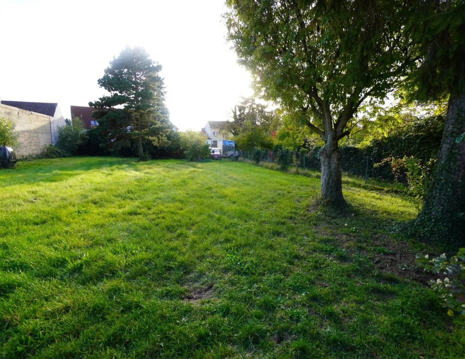 RARITÄT!! GELDANLAGE OHNE BAUZWANG IN WÜRNITZ!! IHR TRAUMGRUNDSTÜCK IN BESTLAGE WARTET AUF SIE!! AUCH FÜR BAUTRÄGER GEEIGNET, DA BIS ZU 4 WOHNEINHEITEN MÖGLICH!!