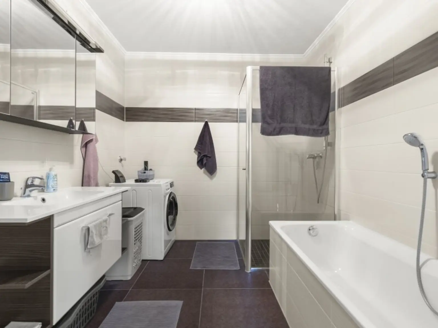 Traumhafte, neuwertige 3 Zi Gartenwohung mit 400m² Eigengarten und Tiefgarage in Waidmannsdorf