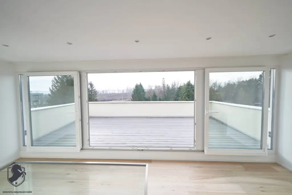 Außergewöhnliche Villa mit drei Wohneinheiten, Gewerbeeinheit & teilbarem Grundstück