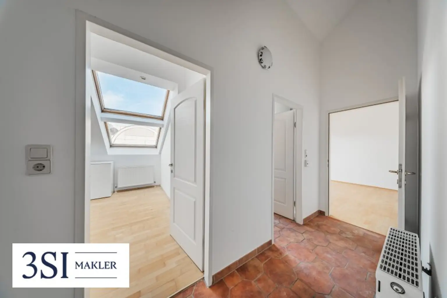 Klausgasse 46: Lichtdurchflutete 2,5-Zimmer-Dachgeschoßwohnung im Herzen des 16. Bezirks