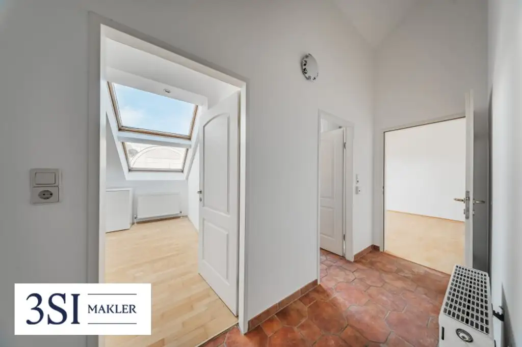 Klausgasse 46: Lichtdurchflutete 2,5-Zimmer-Dachgeschoßwohnung im Herzen des 16. Bezirks