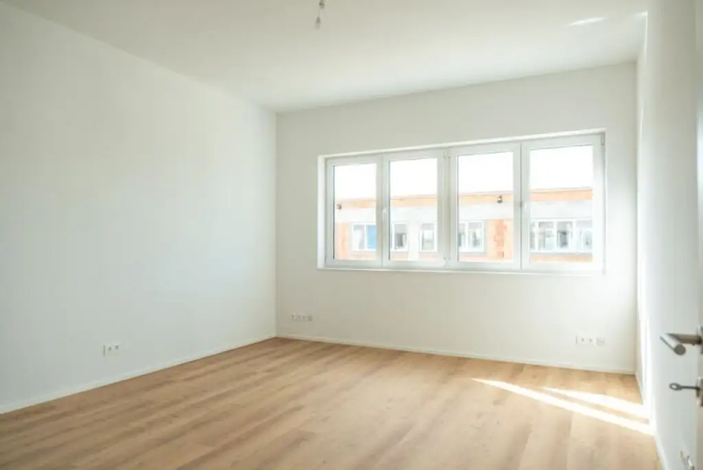 1A Gewerbebetrieb mit Halle und Büroräumen: Erstbezug mit Top-Ausstattung!