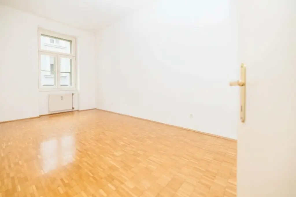 WOHNEN AM PARKRAND I BALKON I WG-TAUGLICH I RUHIG I BADEWANNE I AB SOFORT I PROJEKT WOHNEN I