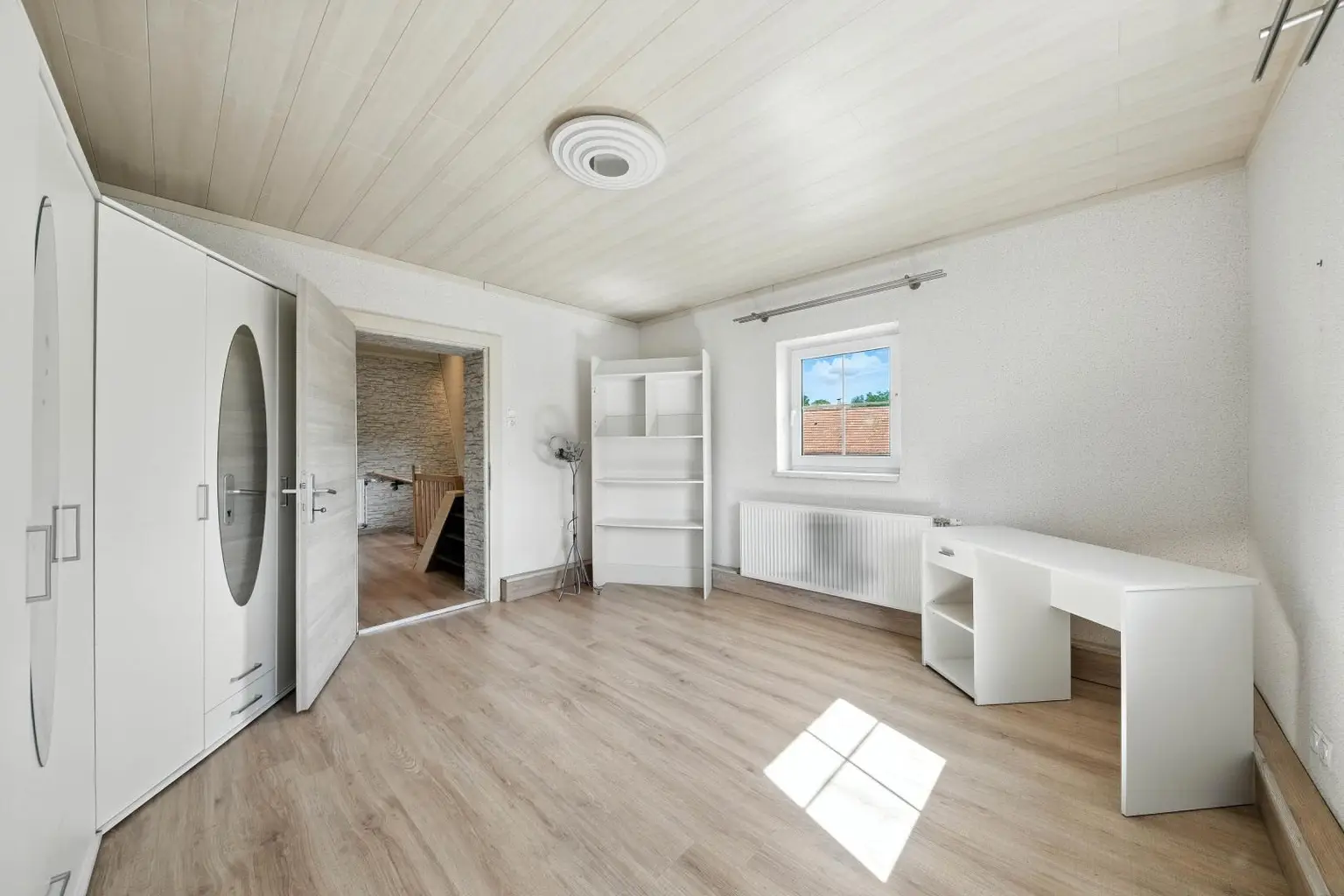 Modernisiertes Einfamilienhaus mit großzügigem Grundstück und Ausbaupotenzial