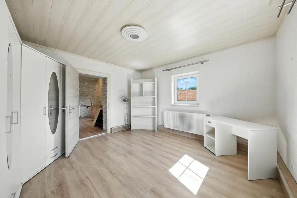 Modernisiertes Einfamilienhaus mit großzügigem Grundstück und Ausbaupotenzial