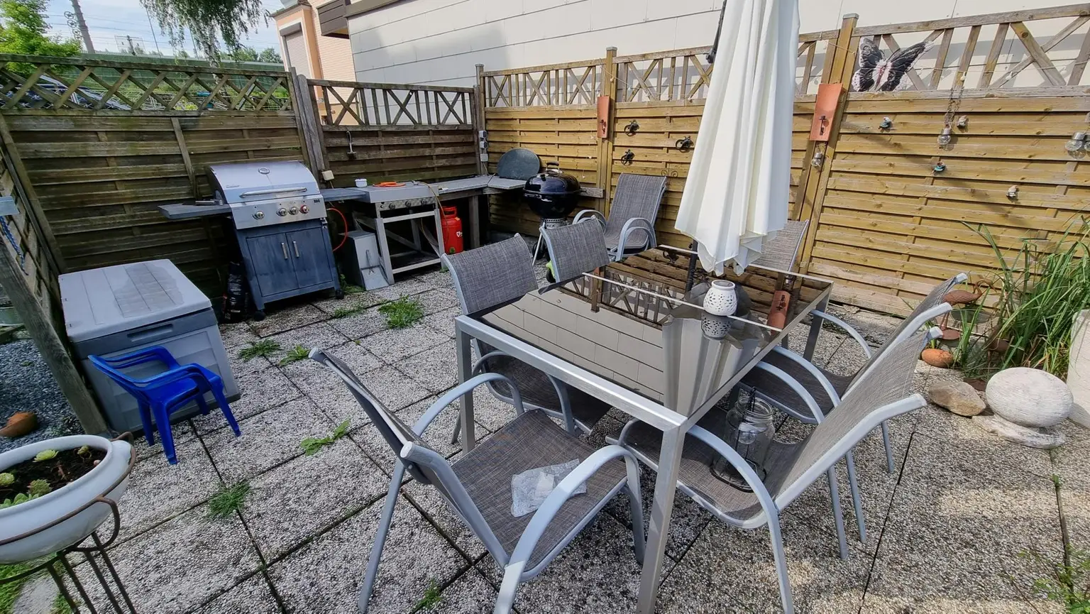 Einfamilienhaus mit Pool und großem Garten in verkehrsgünstiger Lage