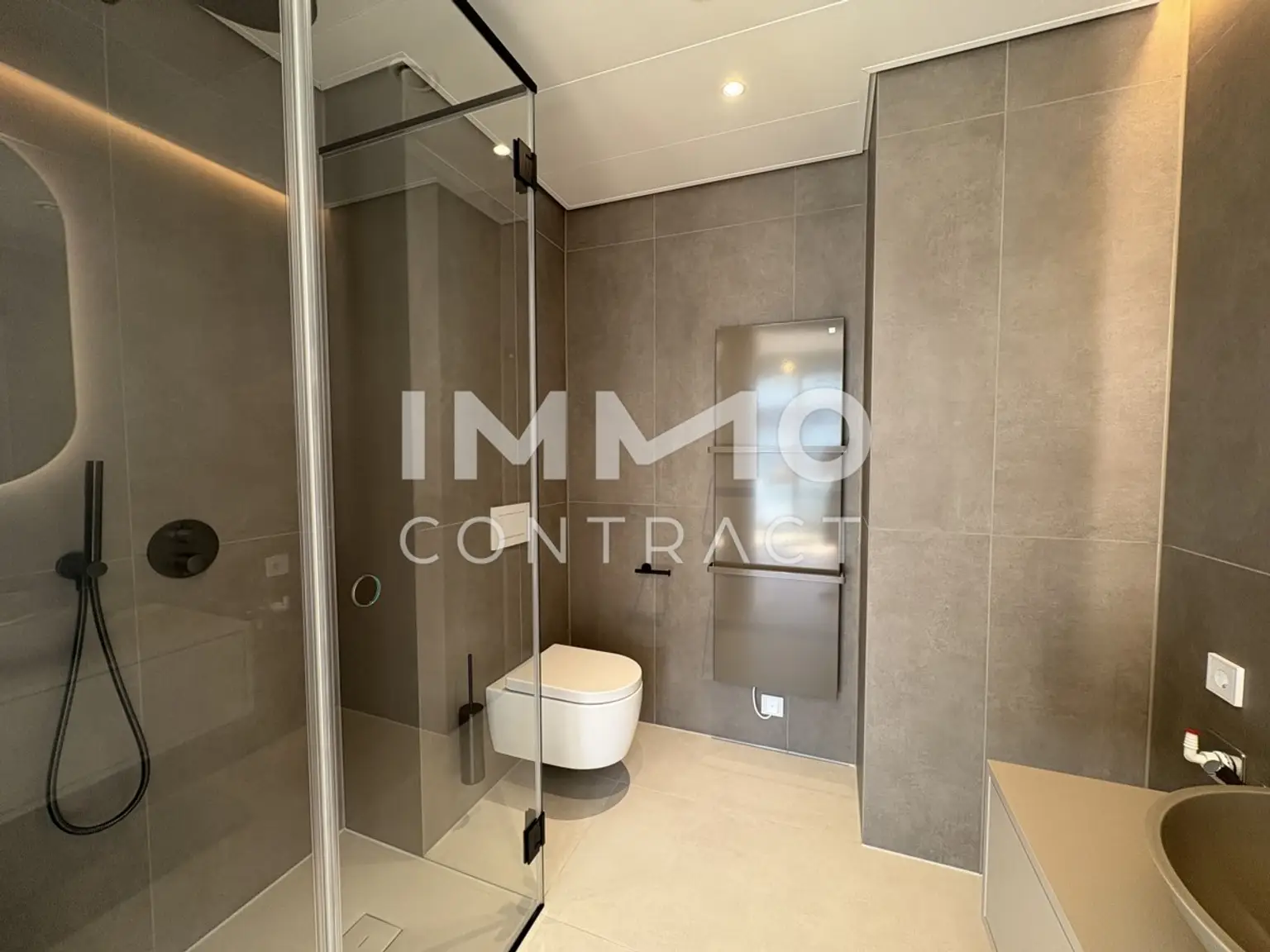 DANUBEFLATS: Entzückendes Studio mit sonnigem Balkon (Gym, Pool, Spa, Lounges im Turm) - NEW