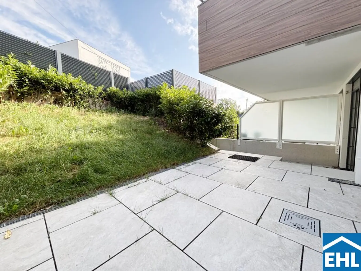 3-Zimmerwohnung mit Pool & Eigengarten!