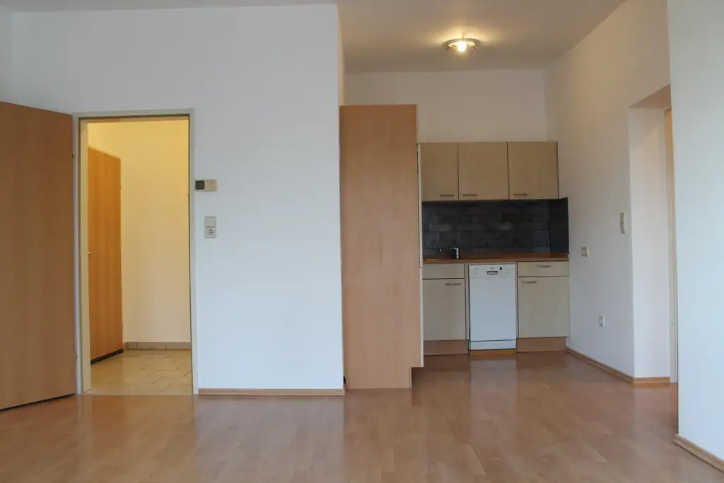 "helle Wohnung mit großer Terrasse!"