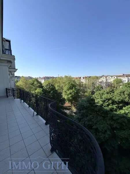 EXKLUSIVE ALTBAUWOHNUNG MIT 2 BALKONEN UND TRAUMBLICK ÜBER WIEN – 258 m² IN BESTLAGE DES 4. BEZIRKS UNBEFRISTET ZU MIETEN!