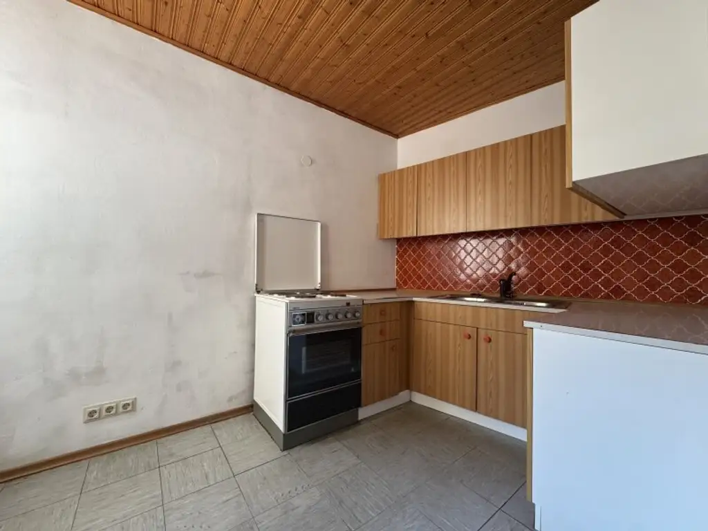 *Sanierungsbedürftiger Singlehit in Ruhelage mit Loggia bei U6 Dresdner Straße* Ab sofort verfügbar*