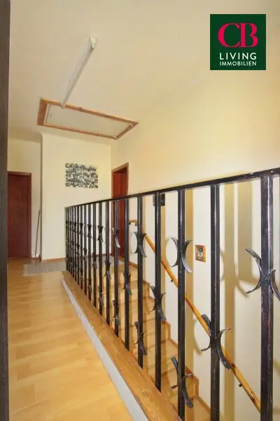 HAUS IN SEHR GUTER LAGE MIT VIEL POTENZIAL !!