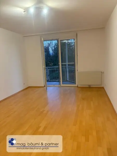 Frisch renovierte 2 Zimmerwohnung mit  Balkon