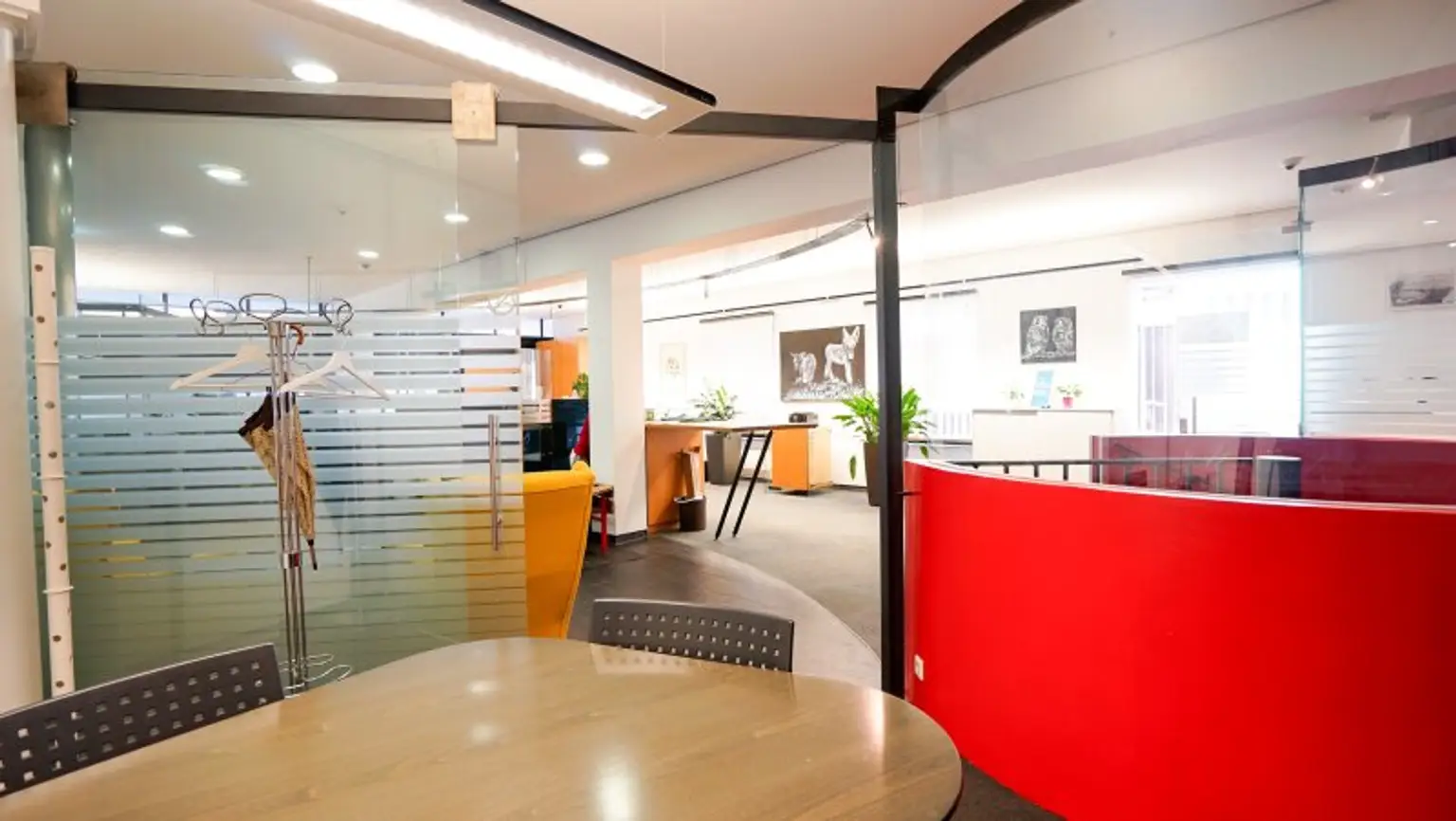 Ab sofort: zu Mieten: Großzügiges Geschäftslokal im Herzen von Igls