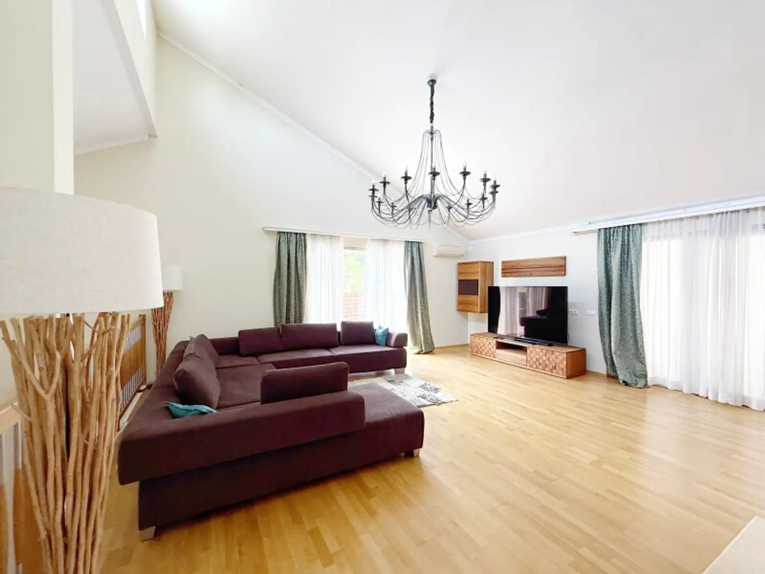 Move Right In: Fully Furnished Family Home in Weidling – 360 m²