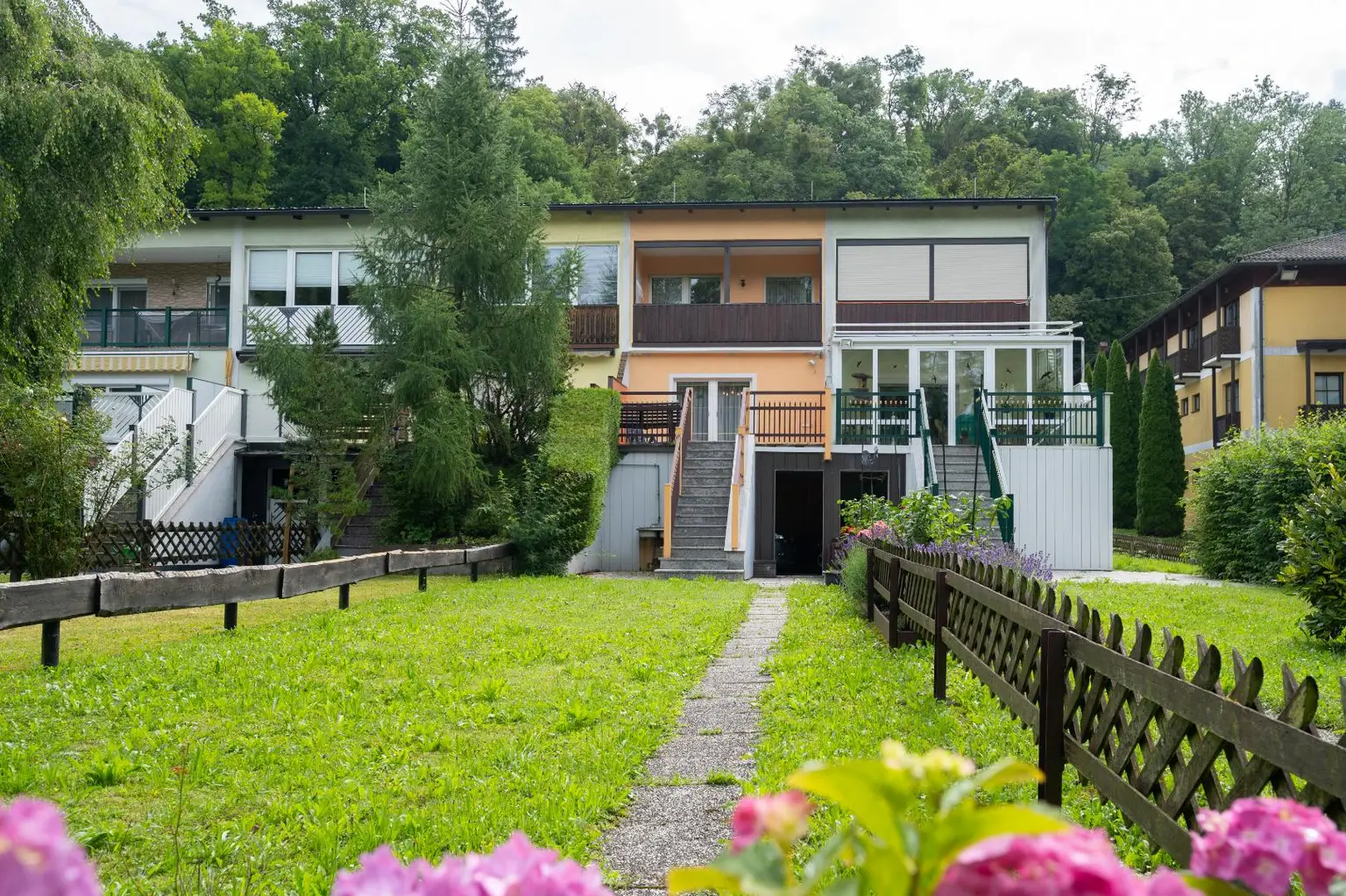 Gepflegtes Reihenhaus mit Garten, Terrasse und Garage in zentraler Lage!