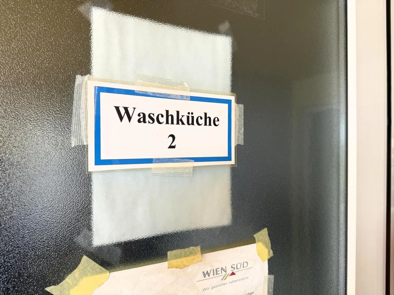 Eine helle, renovierungsbedürftige 3-Zimmer Wohnung // A bright 3-room apartment in need of renovation //