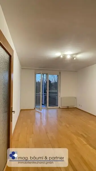 Frisch renovierte 2 Zimmerwohnung mit  Balkon