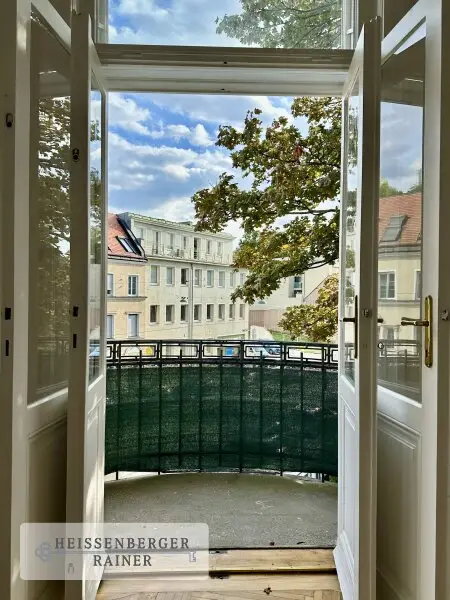 BELETAGE IN ALTHIETZING /// UNTER ST. VEIT /// GROSSZÜGIGE ALTBAUWOHNUNG