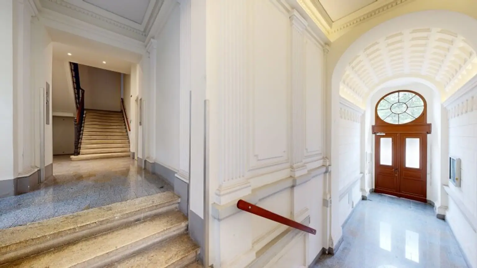 Große und klassisch schöne Altbau-Wohnung | 5 Zimmer | 2 Bäder | Lift | am Liechtensteinpark