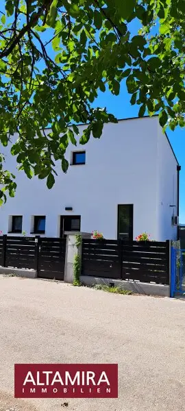 Ankommen um zu bleiben - Modernes Architektenhaus am türkisblauen Dürrsee; Mietgrund