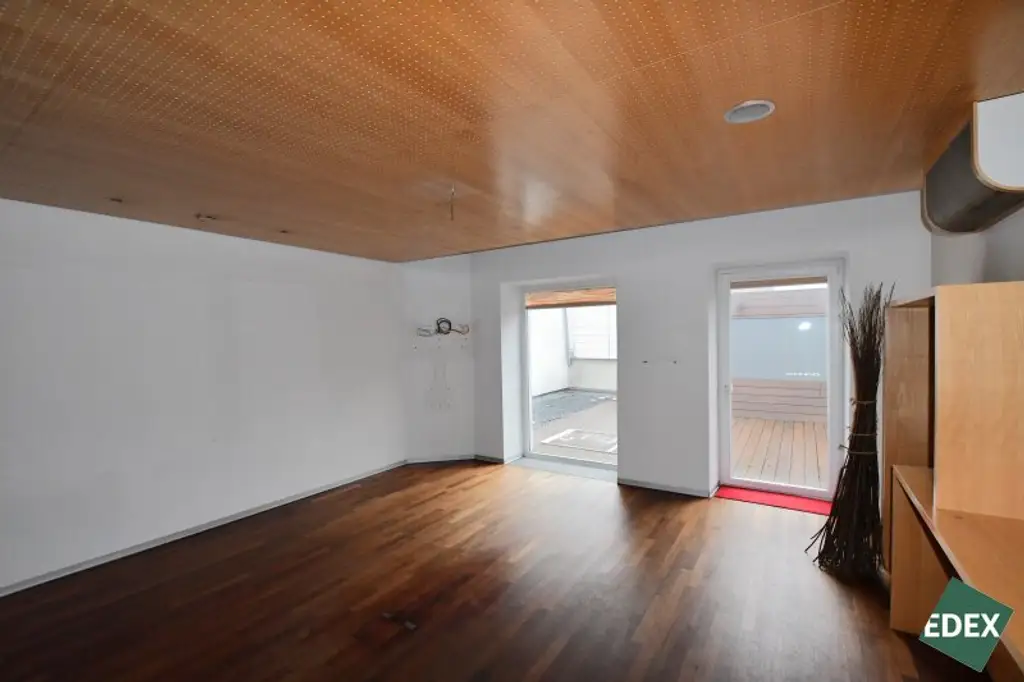 Große Geschäftsfläche mit Seminarraum in Nußdorf