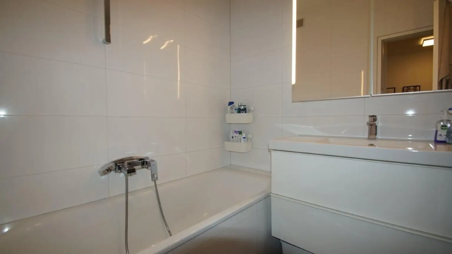 6 Bad mit Wanne WT WM ETW 1220