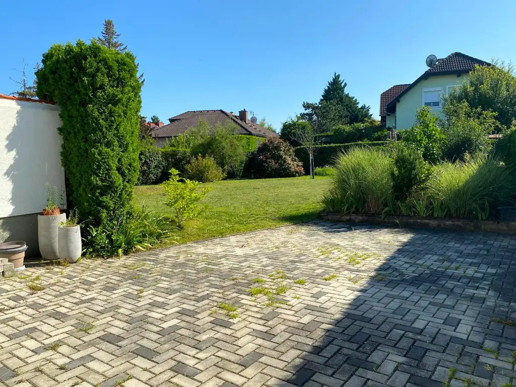Hier zieh ich ein -  Einfamilienhaus mit großem Garten in Kottingbrunn!