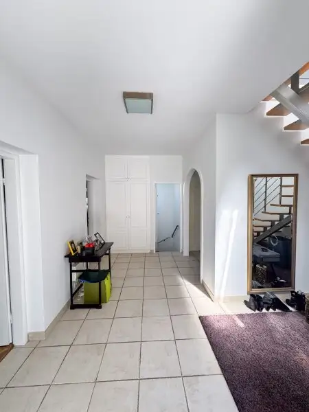 Einfamilienhaus mit Pool, Sauna & Wohnkeller auf Eigengrund in Toplage von Baden bei Wien
