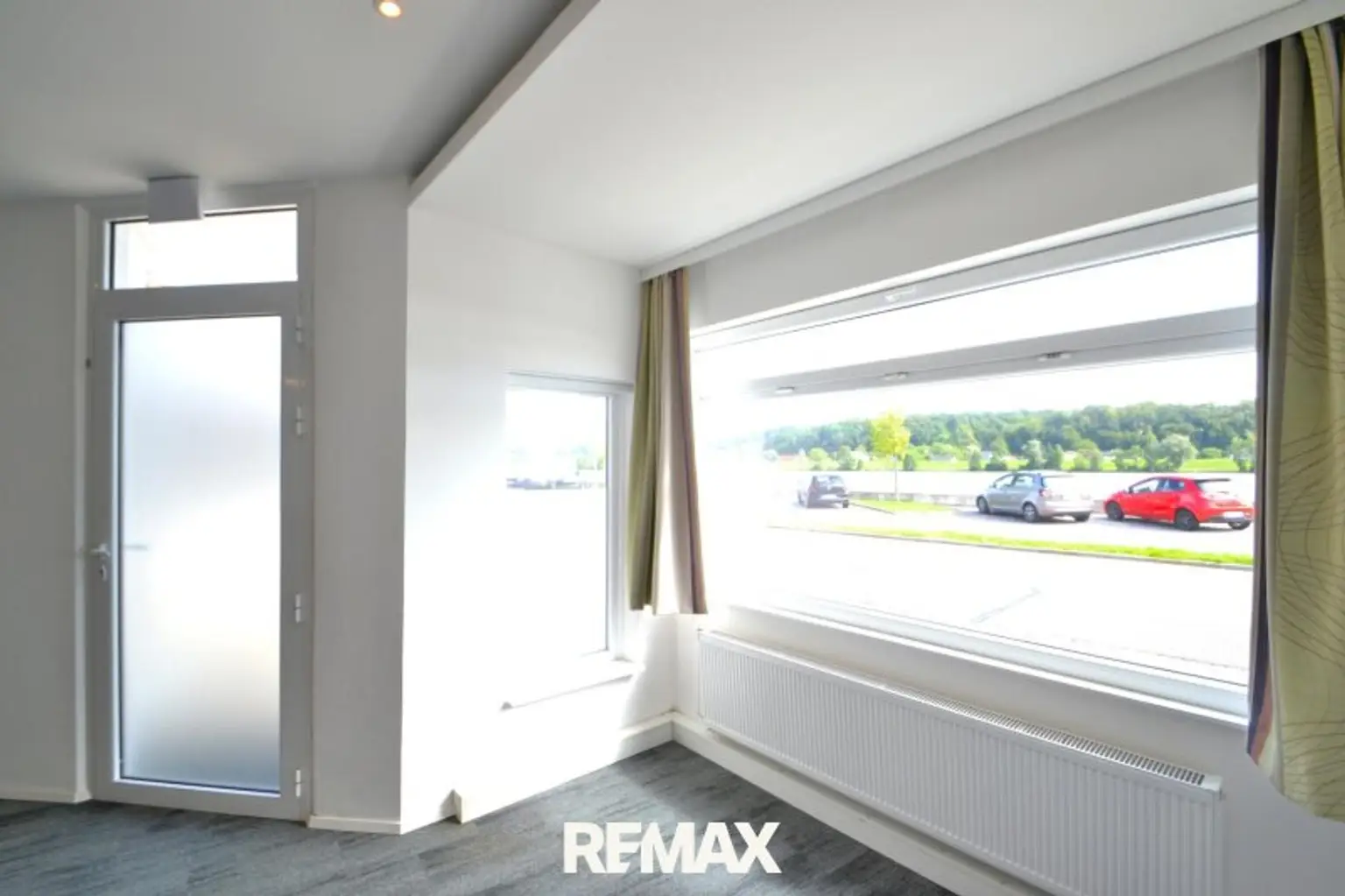 zweiter Eingang donauseitig