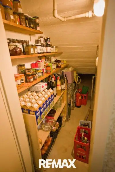 Zwei Häuser, ein Grundstück: Ihr neues Zuhause mit laufenden Mieteinnahmen