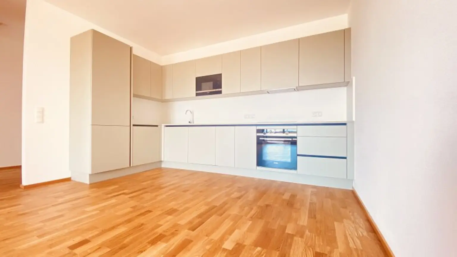 Neubau Erstbezug Drei Zimmer Terrassenwohnung mit Fernblick