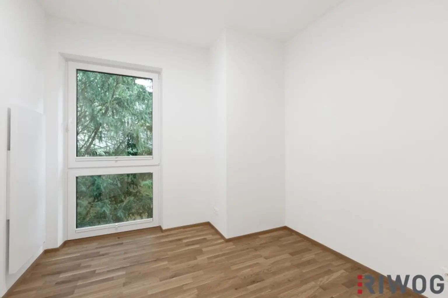 ERSTBEZUG nach Sanierung mit Blick auf Schloss Laudon  | ca. 16 m² Loggia  | Garagenplatz | Vollausgestattete Küche | Erholungsgebiet angrenzend