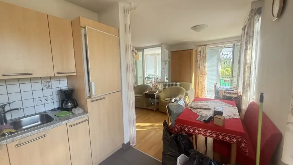 2-Zimmer-Wohnung mit Balkon und Wintergarten, sowie ein opt. Stellplatz und optionaler Möblierung!