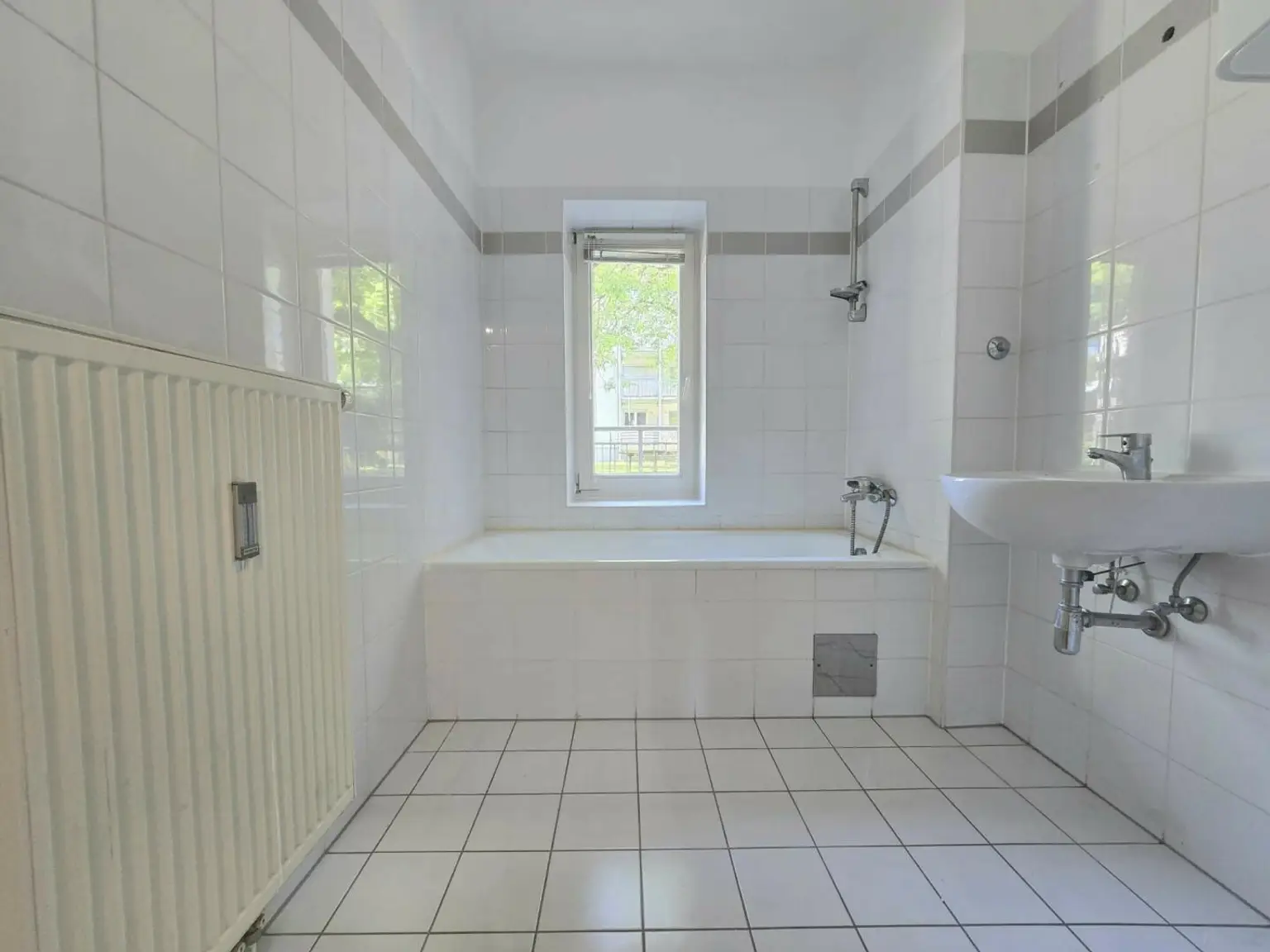 Helle 2 Zimmer Wohnung mit Parkplatz TU/UNI GRAZ Innenstadt- Nähe - ab sofort!