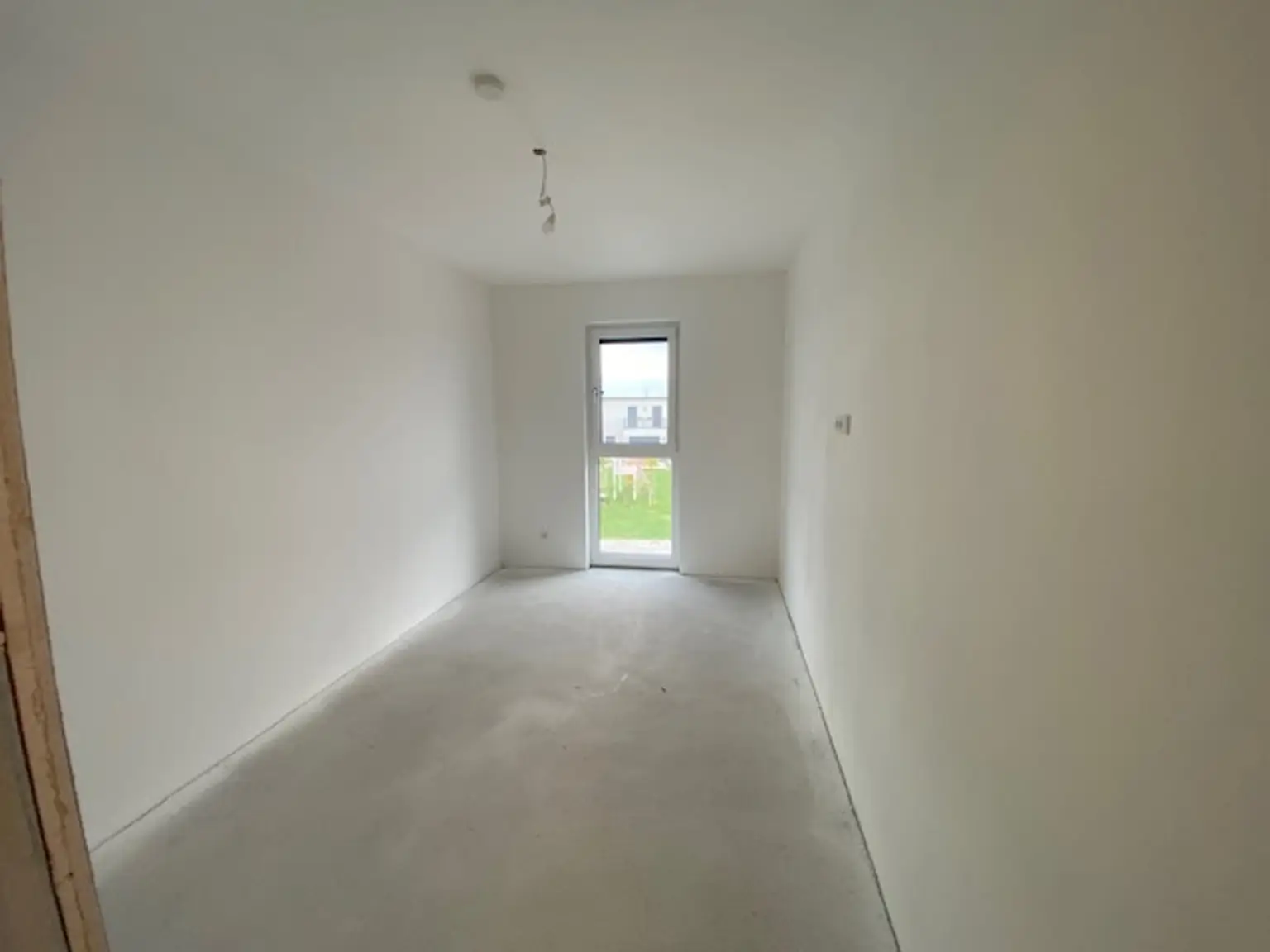 Moderne Doppelhaushälfte in Parndorf: Erstbezug mit Garten und Terrasse!