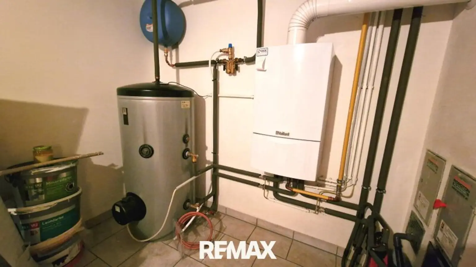 Technik im Keller Raum 1