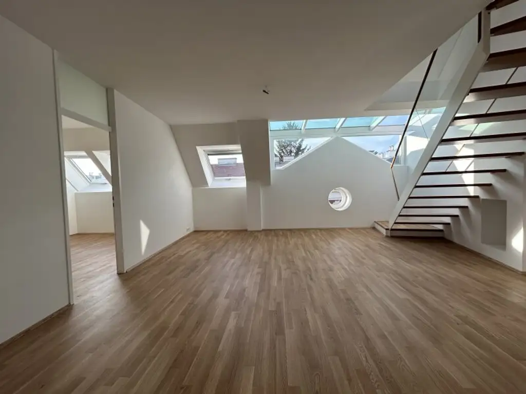 DACHGESCHOSS + 42m² TERRASSEN + FERNSICHT + SONNIG + RUHELAGE + TOPZUSTAND!