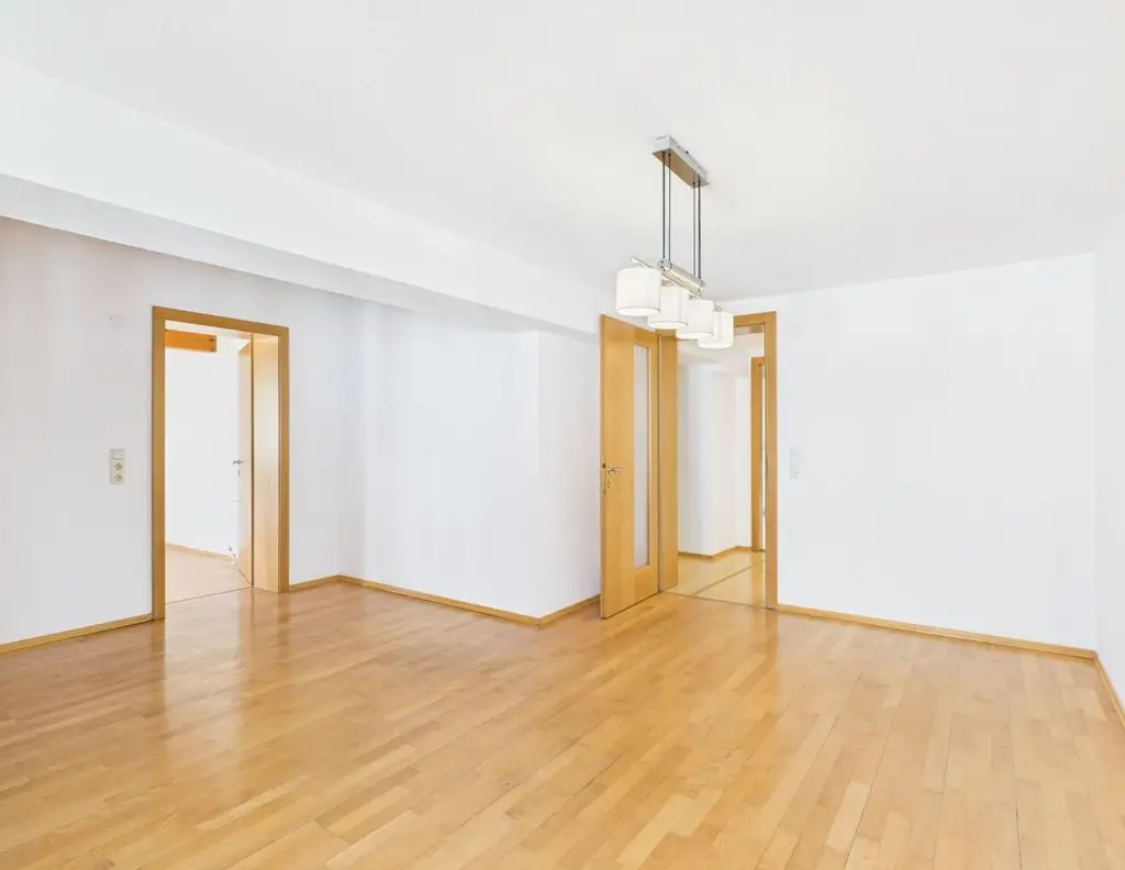 4,5 Zimmer Wohnung | Balkon | Abstellplatz