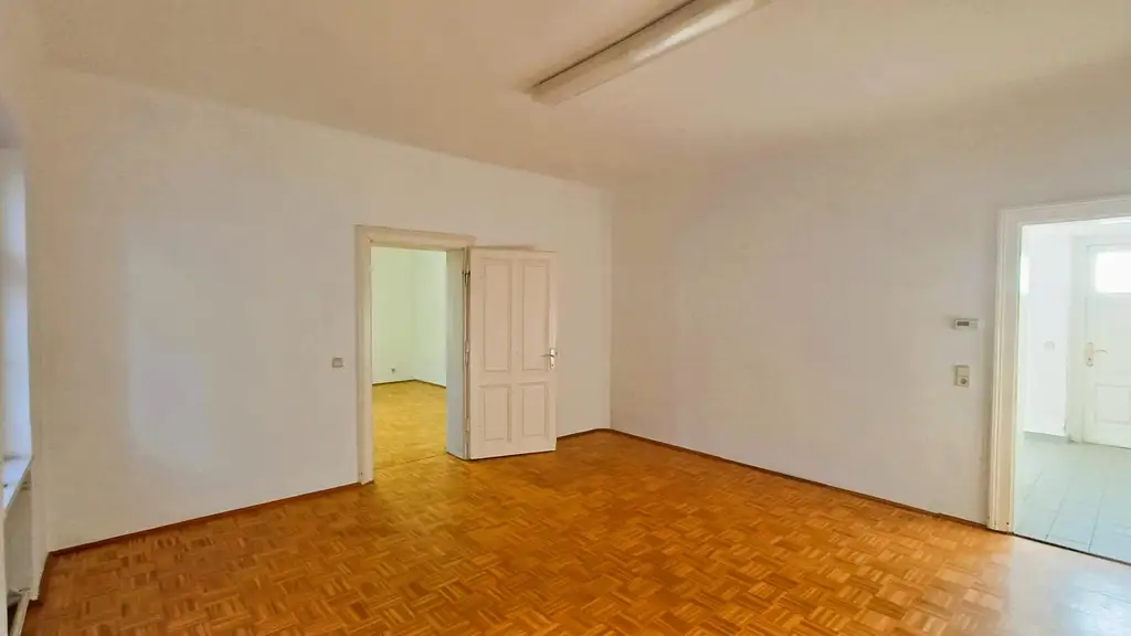 3 Bürohäuser, 38 Parkplätze in Toplage, hochfrequentiert, beste Infrastruktur