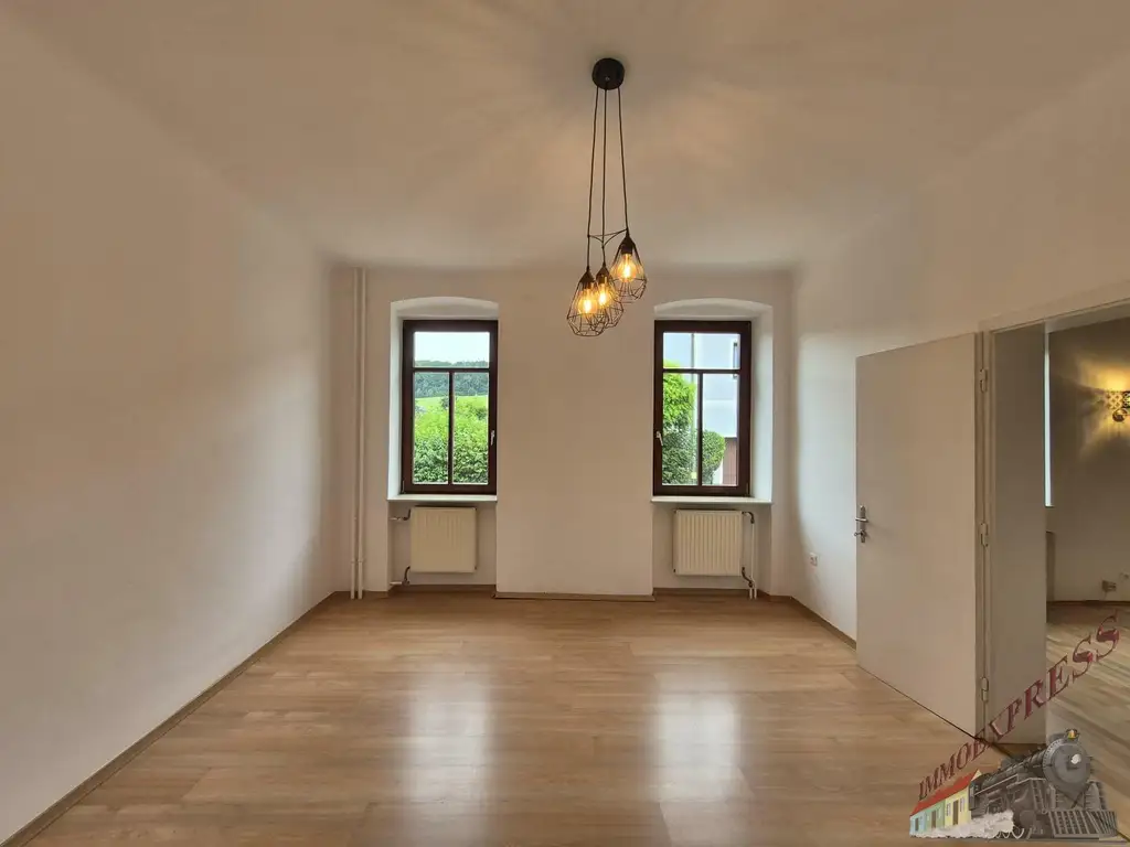Charmantes Landhaus mit 7 Zimmern und Grünblick - ideal für Naturliebhaber.